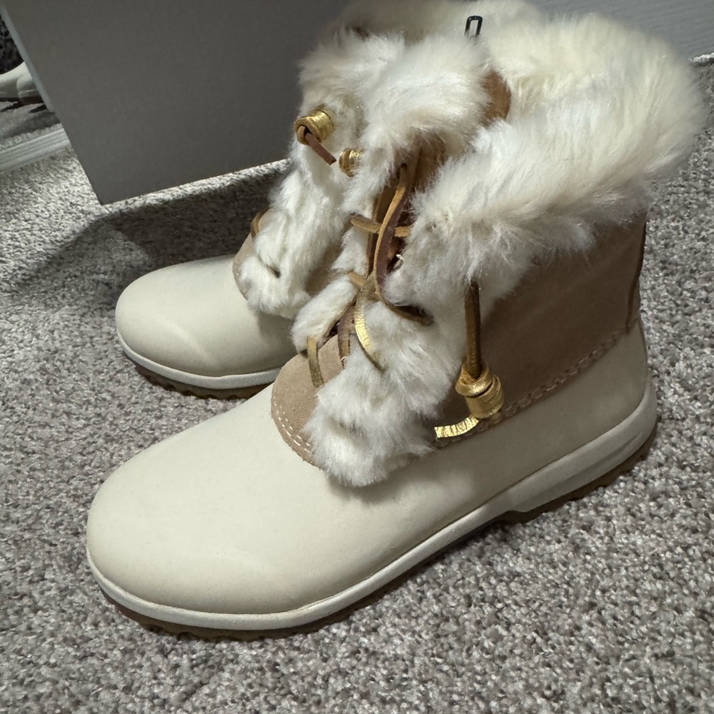 Sperry - Picture 2 of 3
